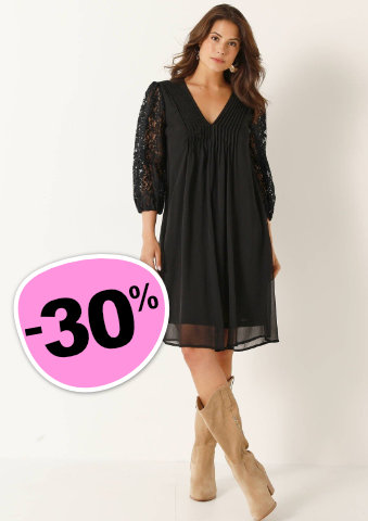 Jednobarevné voálové šaty se sámky a krajkou