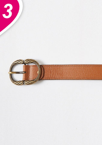 Kožený opasek se zlatou sponou