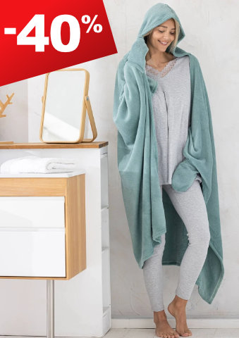 Fleecový pléd s kapucí k televizi