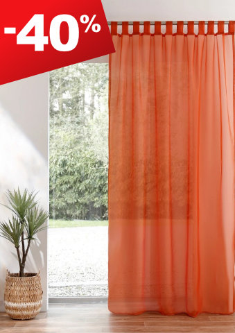 Jednobarevný voálový závěs zakončený poutky