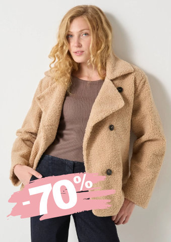 Krátký buklé kabát