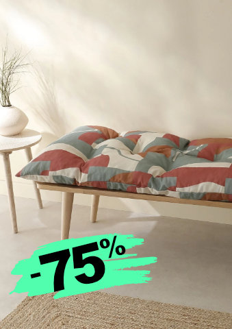 Dlouhý polštář na zem s potiskem geometrického vzoru