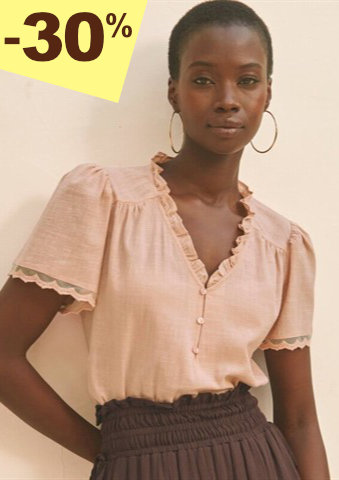 Halenka s volánkem a krátkými rukávy